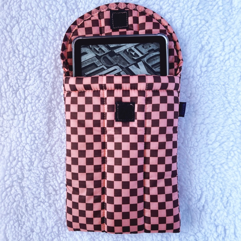 BAGGU Puffy Tablet Sleeve Pink & Brown Checkered
